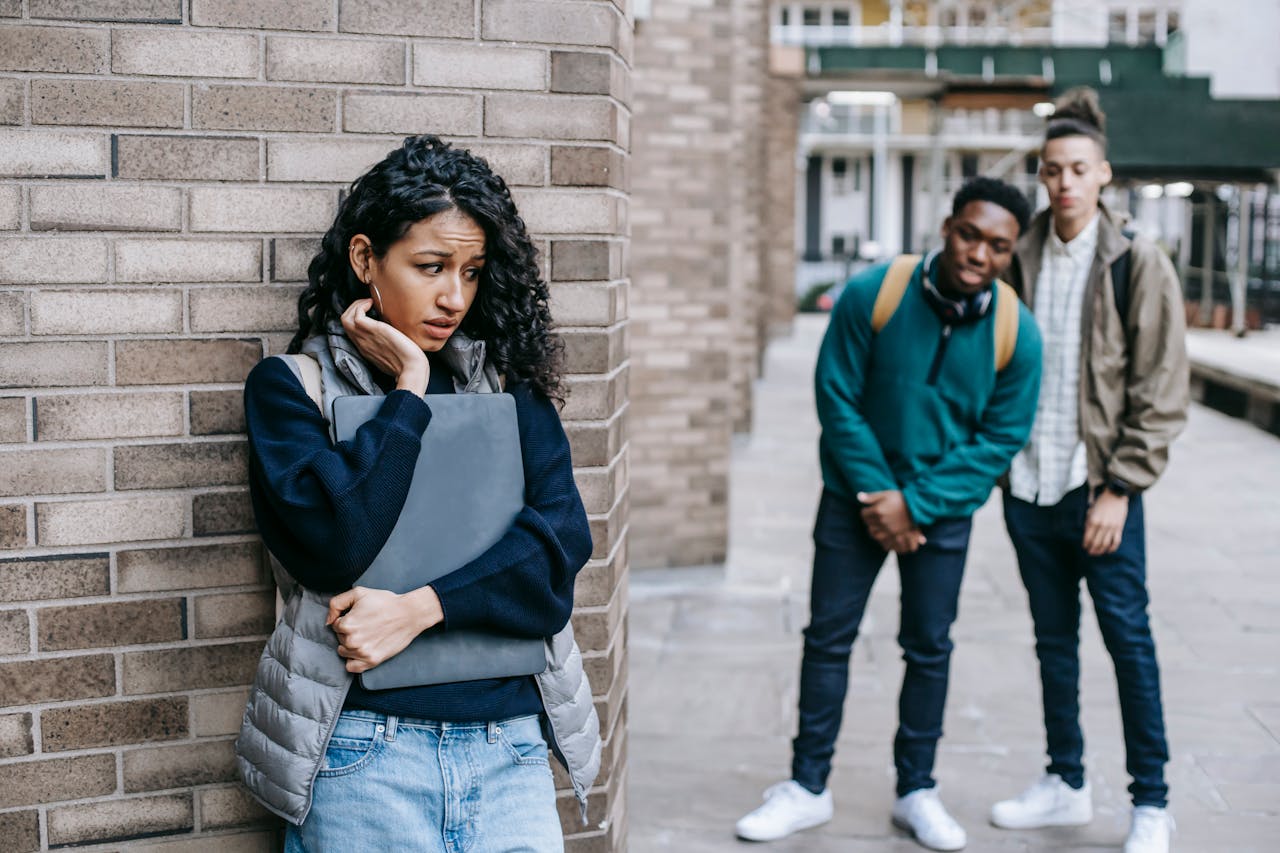 Mobbing Szene nachgestellt Schule Was ist Mobbing Definition einfach erklärt