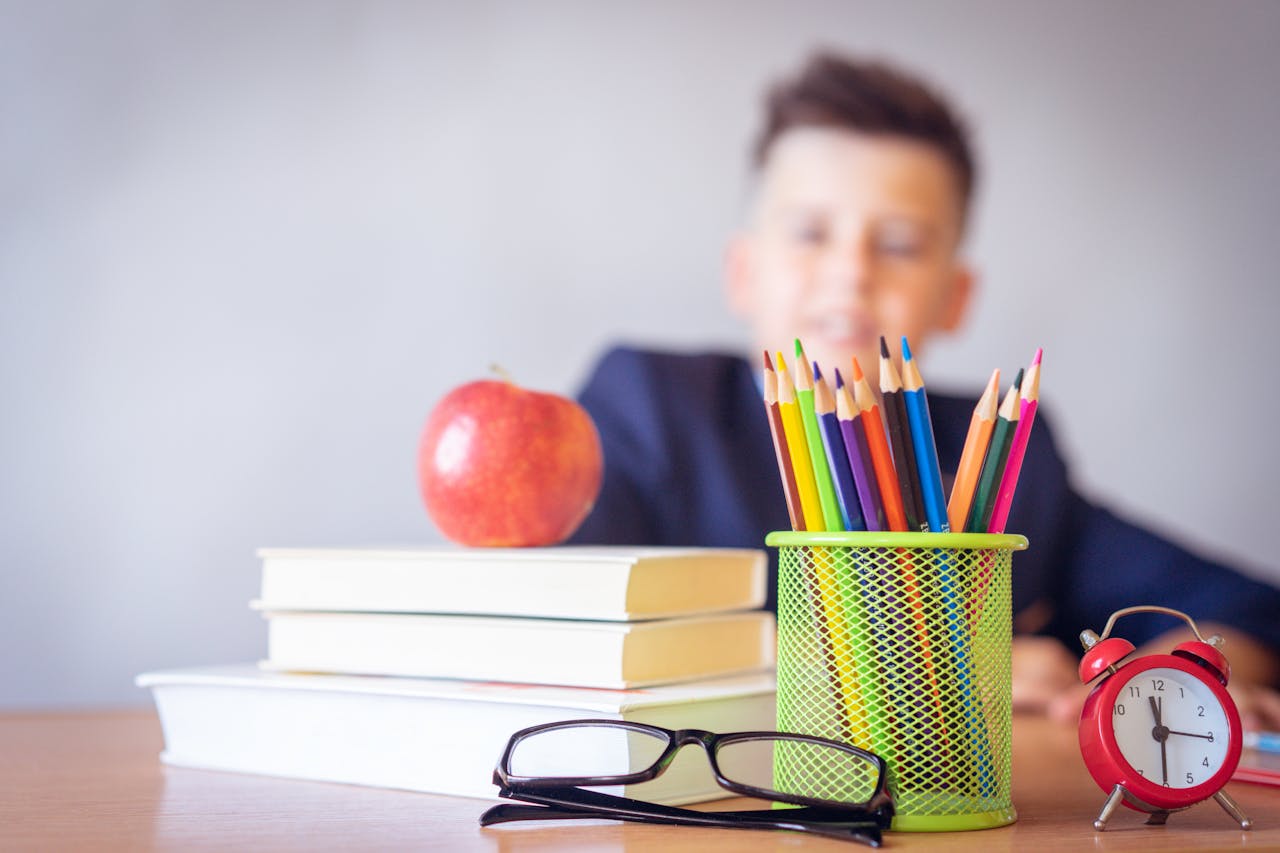 Schüler Schreibtisch Das Bildungssystem in Sachsen-Anhalt – Zwischen Herausforderungen und Chancen